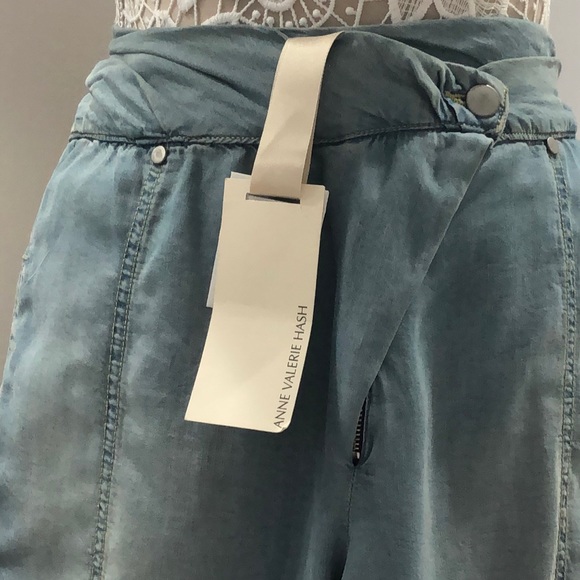 Asymmetric Fly Cropped Jeans by ANNE VALERIE HASH - Picture 2 of 4